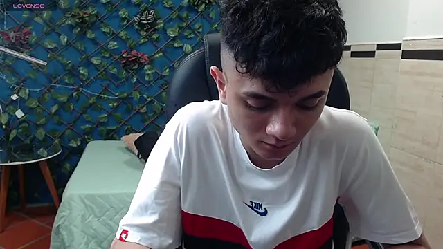 Snapshot of Waturox chatting on February 18, 1:43 am Waturox online show from February 18, 1:43 am