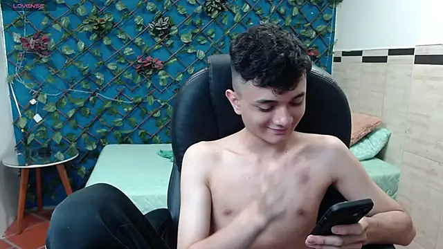 Snapshot of Waturox chatting on February 18, 8:14 pm Waturox online show from February 18, 8:14 pm