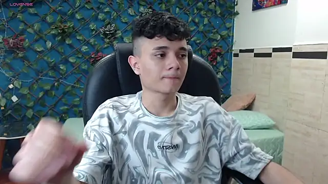 Snapshot of Waturox chatting on February 20, 7:30 pm Waturox online show from February 20, 7:30 pm