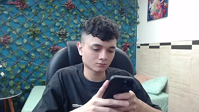 Snapshot of Waturox chatting on February 21, 7:32 pm Waturox online show from February 21, 7:32 pm