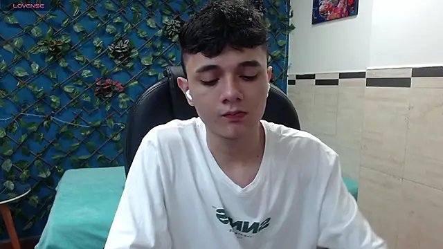 Snapshot of Waturox chatting on February 27, 7:04 pm Waturox online show from February 27, 7:04 pm