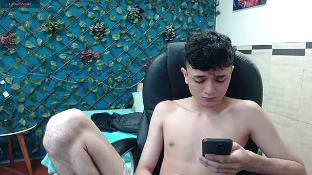 Snapshot of Waturox chatting on February 28, 7:14 pm Waturox online show from February 28, 7:14 pm