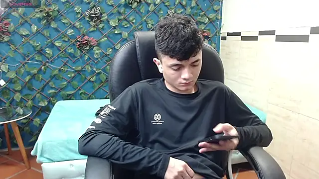 Snapshot of Waturox chatting on March 1, 1:22 am Waturox online show from March 1, 1:22 am