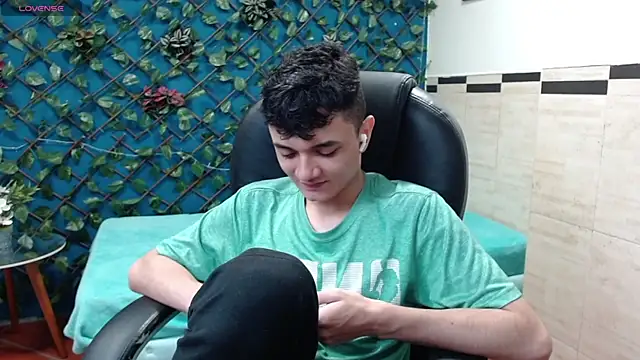 Snapshot of Waturox chatting on March 3, 7:06 pm Waturox online show from March 3, 7:06 pm