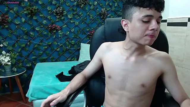 Snapshot of Waturox chatting on March 3, 10:10 pm Waturox online show from March 3, 10:10 pm