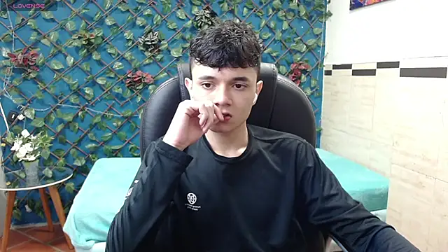 Snapshot of Waturox chatting on March 4, 7:22 pm Waturox online show from March 4, 7:22 pm