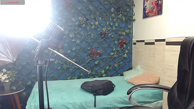 Snapshot of Waturox chatting on March 6, 1:05 am Waturox online show from March 6, 1:05 am