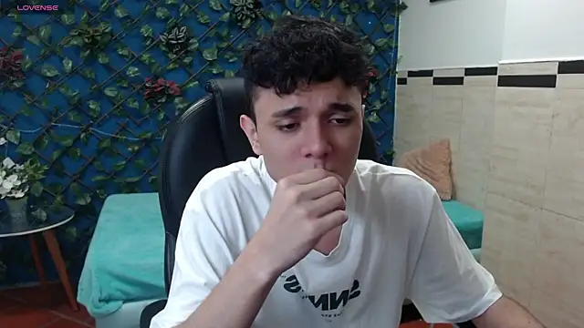 Snapshot of Waturox chatting on March 6, 7:10 pm Waturox online show from March 6, 7:10 pm