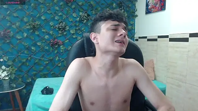 Snapshot of Waturox chatting on March 6, 10:15 pm Waturox online show from March 6, 10:15 pm