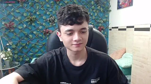 Snapshot of Waturox chatting on March 7, 7:38 pm Waturox online show from March 7, 7:38 pm