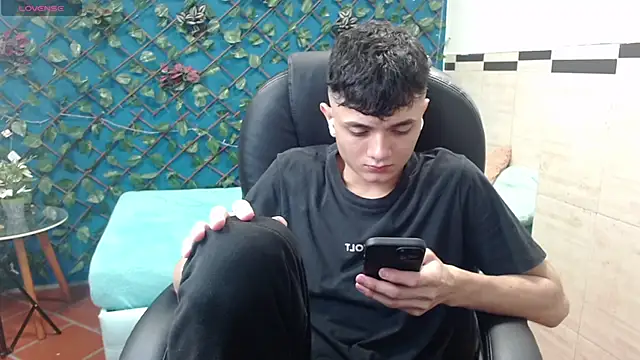 Snapshot of Waturox chatting on March 8, 6:58 pm Waturox online show from March 8, 6:58 pm