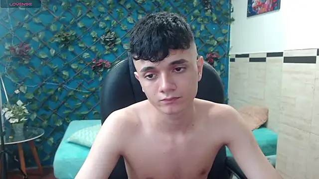 Snapshot of Waturox chatting on March 8, 10:02 pm Waturox online show from March 8, 10:02 pm