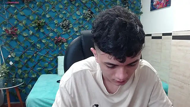 Snapshot of Waturox chatting on March 11, 7:03 pm Waturox online show from March 11, 7:03 pm