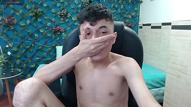 Snapshot of Waturox chatting on March 11, 10:09 pm Waturox online show from March 11, 10:09 pm