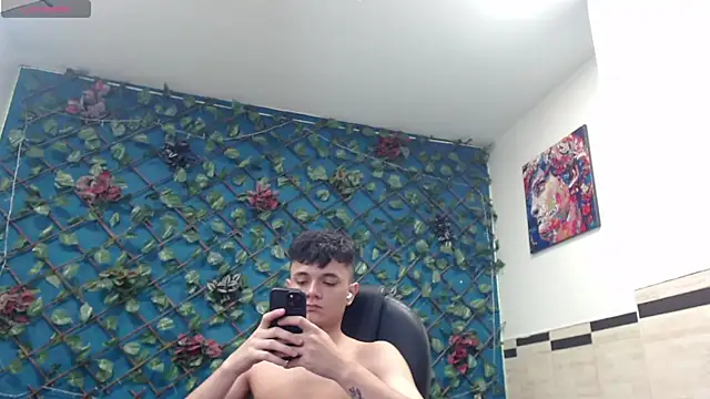 Snapshot of Waturox chatting on March 14, 10:05 pm Waturox online show from March 14, 10:05 pm