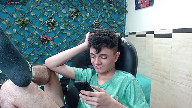 Snapshot of Waturox chatting on March 19, 12:59 am Waturox online show from March 19, 12:59 am