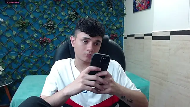 Snapshot of Waturox chatting on March 19, 7:06 pm Waturox online show from March 19, 7:06 pm