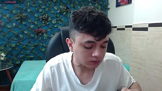 Snapshot of Waturox chatting on March 19, 10:09 pm Waturox online show from March 19, 10:09 pm