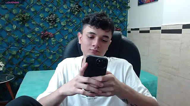 Snapshot of Waturox chatting on March 20, 7:14 pm Waturox online show from March 20, 7:14 pm