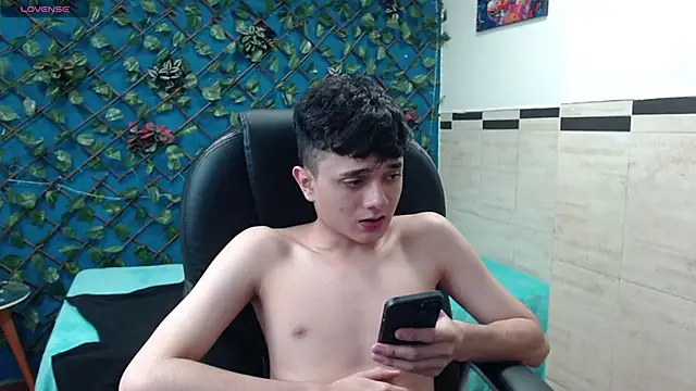 Snapshot of Waturox chatting on March 21, 10:17 pm Waturox online show from March 21, 10:17 pm