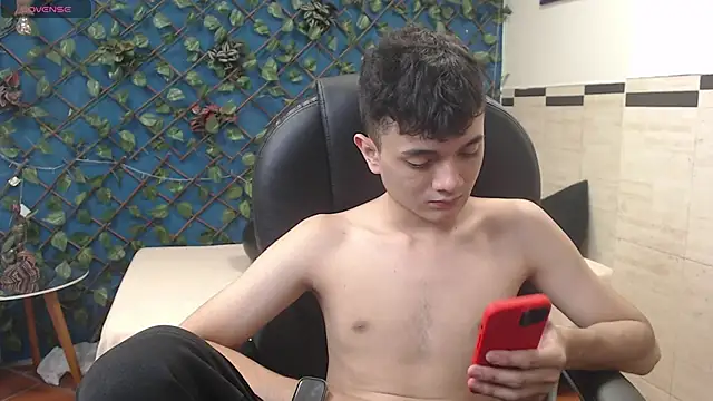 Snapshot of Waturox chatting on September 13, 7:46 pm Waturox online show from September 13, 7:46 pm