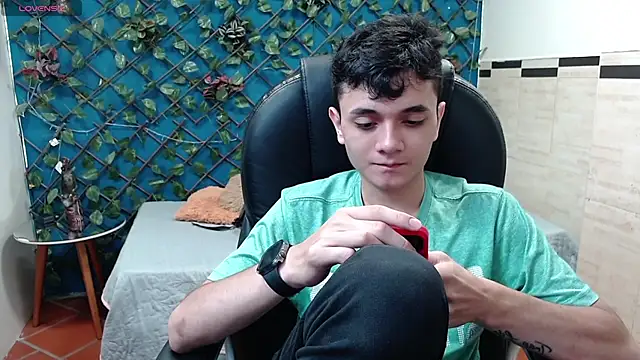 Snapshot of Waturox chatting on September 22, 7:49 pm Waturox online show from September 22, 7:49 pm