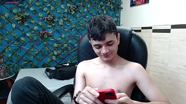 Snapshot of Waturox chatting on September 25, 7:39 pm Waturox online show from September 25, 7:39 pm