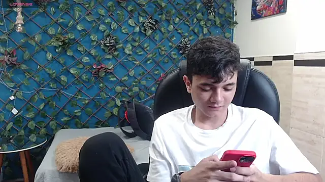 Snapshot of Waturox chatting on October 1, 6:47 pm Waturox online show from October 1, 6:47 pm