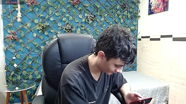 Snapshot of Waturox chatting on October 14, 7:36 pm Waturox online show from October 14, 7:36 pm