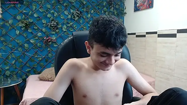 Snapshot of Waturox chatting on November 12, 7:03 pm Waturox online show from November 12, 7:03 pm