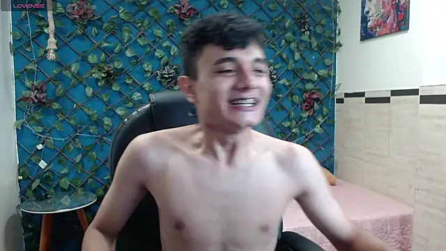 Snapshot of Waturox chatting on November 13, 7:13 pm Waturox online show from November 13, 7:13 pm