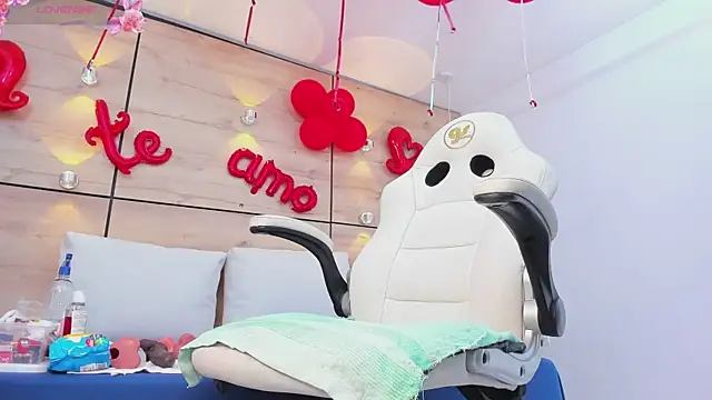 martina touss online show from February 13, 6:27 pm