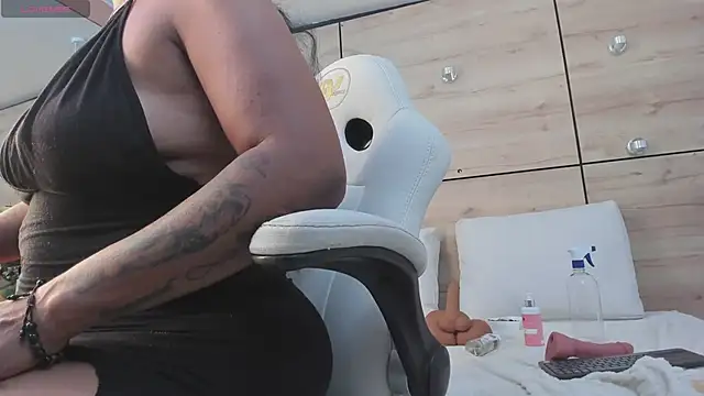 martina touss online show from February 24, 2:08 am