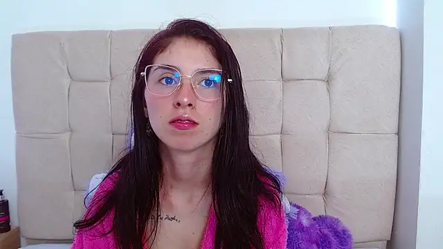 mildre303av online show from January 13, 11:49 pm