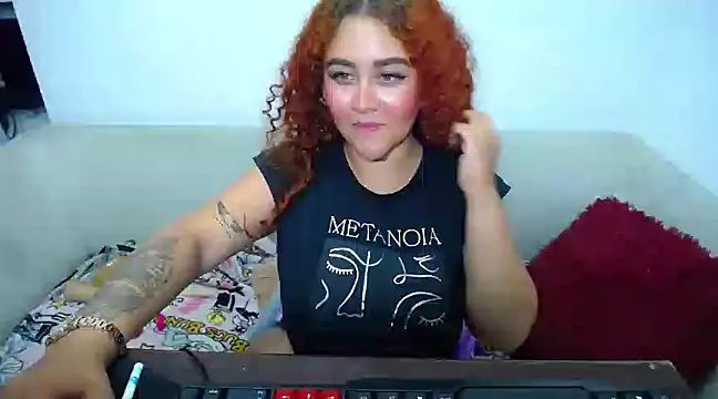 Snapshot of loly_bigbooty4u chatting on January 25, 3:30 am loly bigbooty4u online show from January 25, 3:30 am