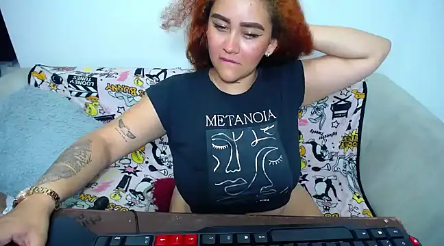 Snapshot of loly_bigbooty4u chatting on January 28, 3:25 am loly bigbooty4u online show from January 28, 3:25 am