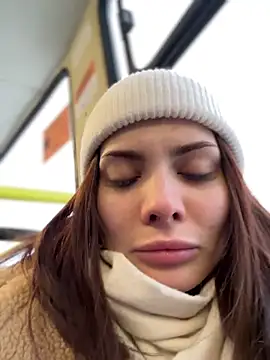 Snapshot of Accole chatting on January 12, 12:44 pm Accole online show from January 12, 12:44 pm