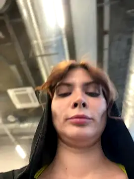 Snapshot of Accole chatting on December 14, 9:25 am Accole online show from December 14, 9:25 am