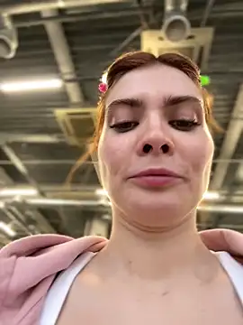 Snapshot of Accole chatting on December 16, 9:25 am Accole online show from December 16, 9:25 am