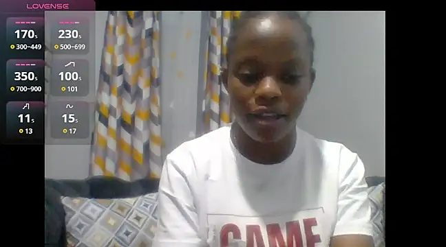 Snapshot of Petite_254 chatting on March 17, 4:33 pm Petite 254 online show from March 17, 4:33 pm