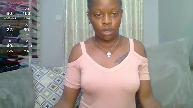 Snapshot of Petite_254 chatting on September 17, 11:17 pm Petite 254 online show from September 17, 11:17 pm