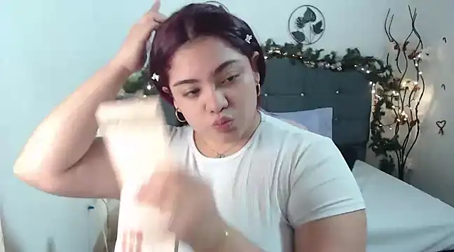 KathyGonzalez online show from December 17, 11:39 am