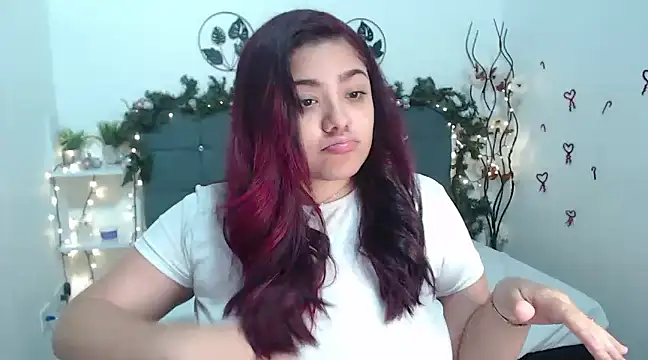 KathyGonzalez online show from December 22, 3:33 pm