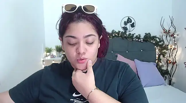 KathyGonzalez online show from December 23, 11:25 am