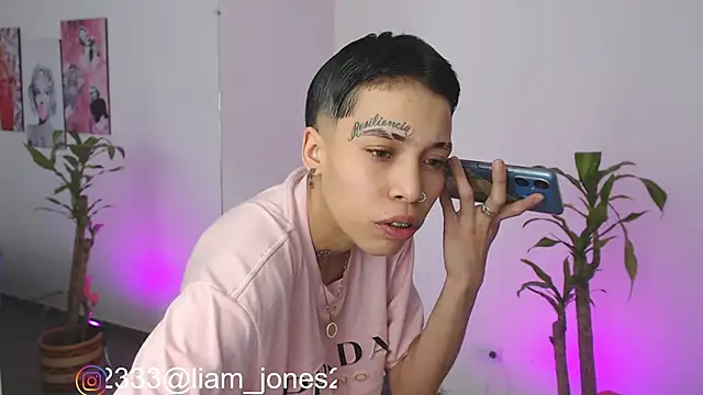 Jonesliam23 online show from December 21, 7:38 pm