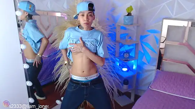 Jonesliam23 online show from September 18, 7:27 pm