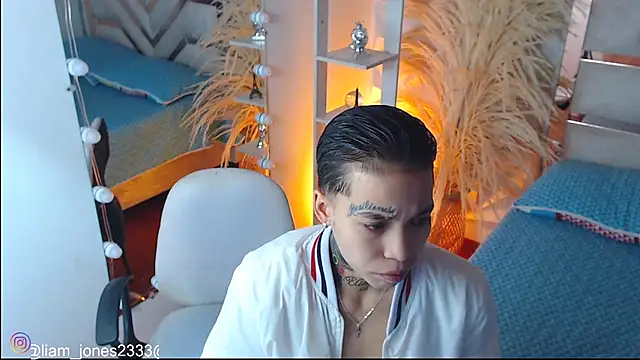 Jonesliam23 online show from November 21, 7:23 pm