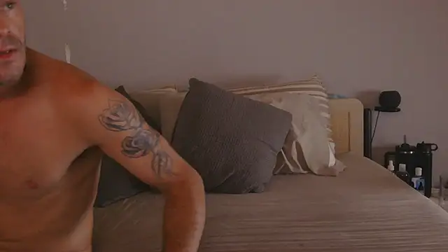 Snapshot of FrankieKentucky chatting on October 1, 11:44 pm FrankieKentucky online show from October 1, 11:44 pm