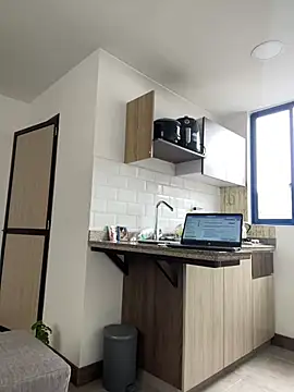 LauraCadwell online show from February 22, 2:41 pm