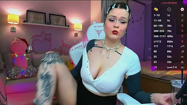 Snapshot of lisa_moonlight chatting on December 16, 12:27 pm lisa moonlight online show from December 16, 12:27 pm